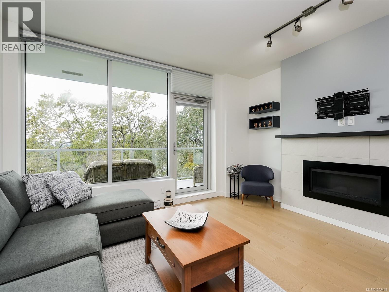 603 4009 Rainbow Hill Lane, Saanich
