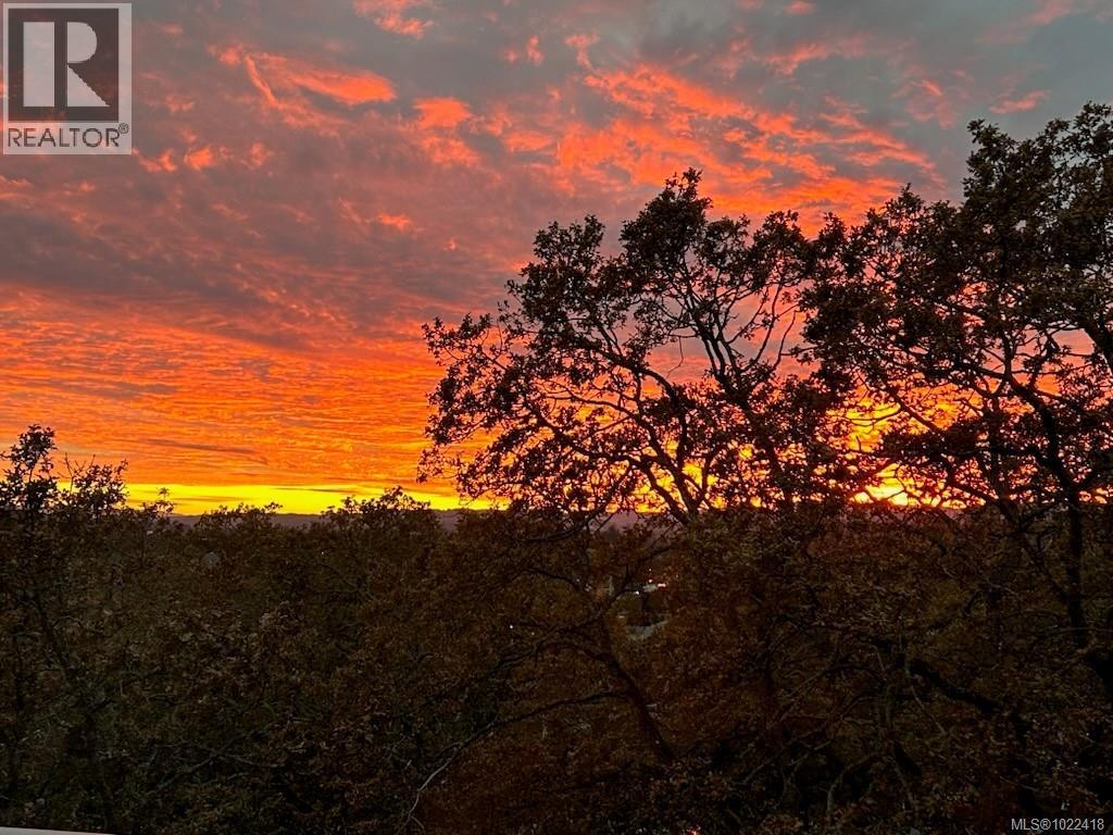 603 4009 Rainbow Hill Lane, Saanich