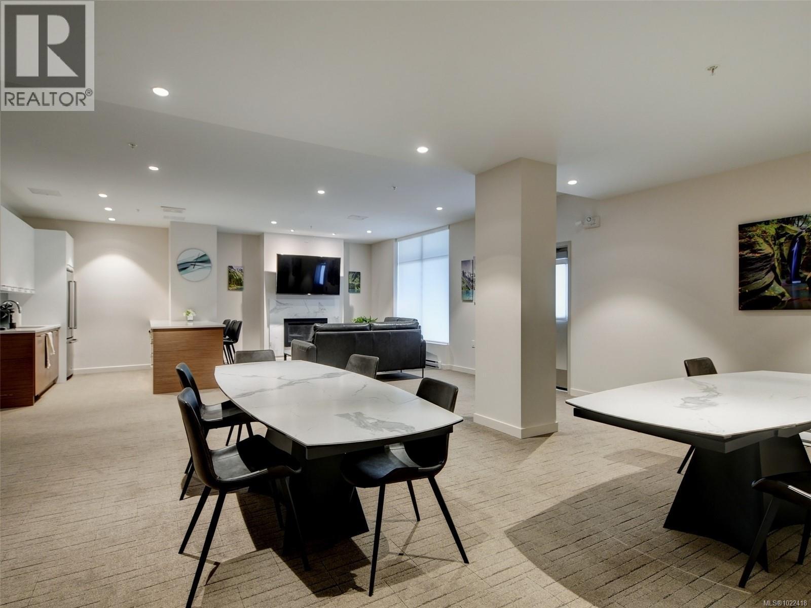 603 4009 Rainbow Hill Lane, Saanich