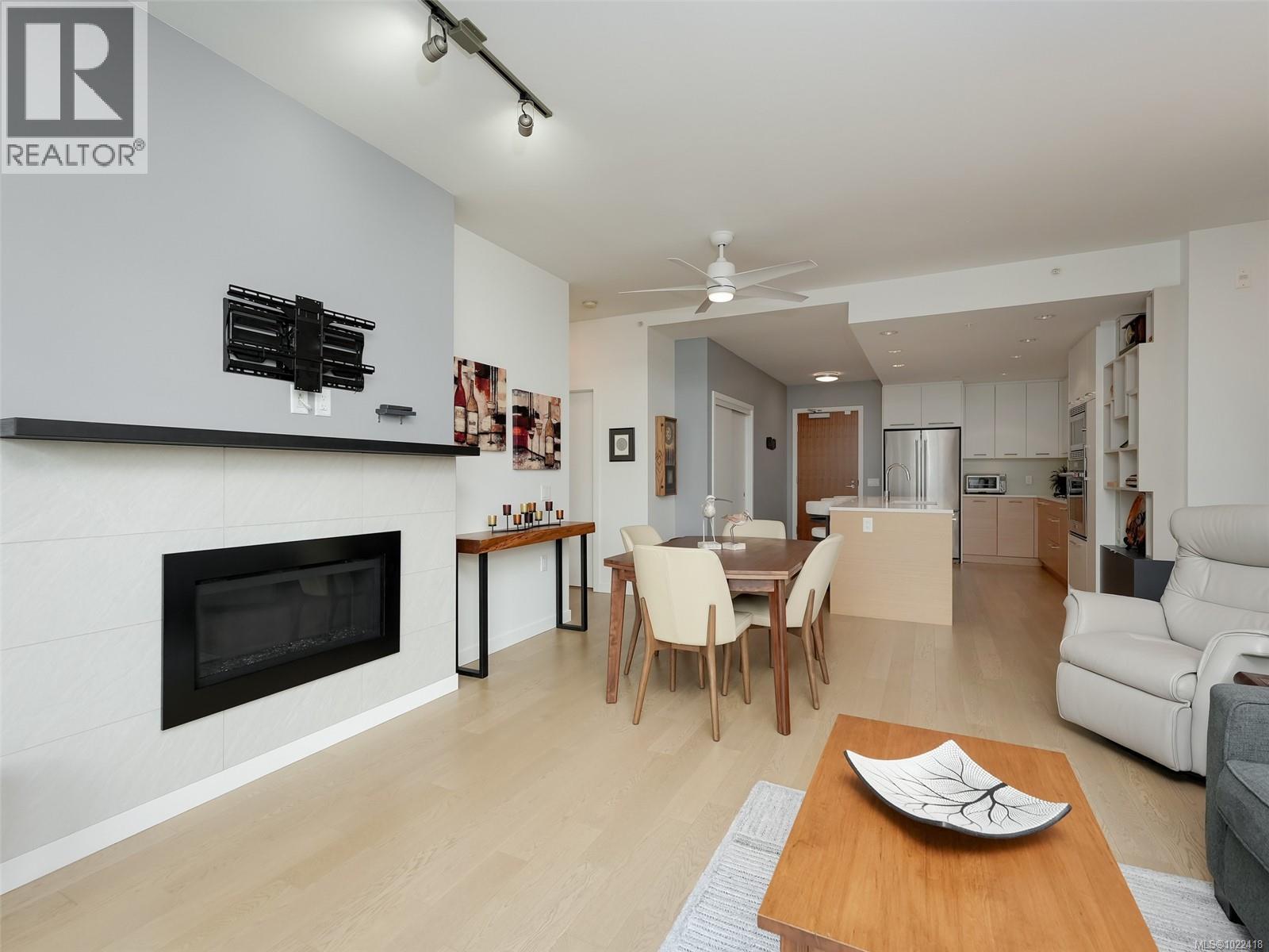 603 4009 Rainbow Hill Lane, Saanich