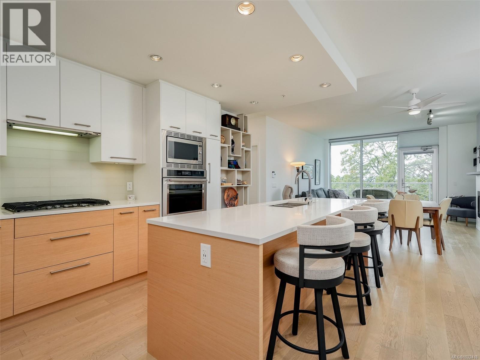 603 4009 Rainbow Hill Lane, Saanich