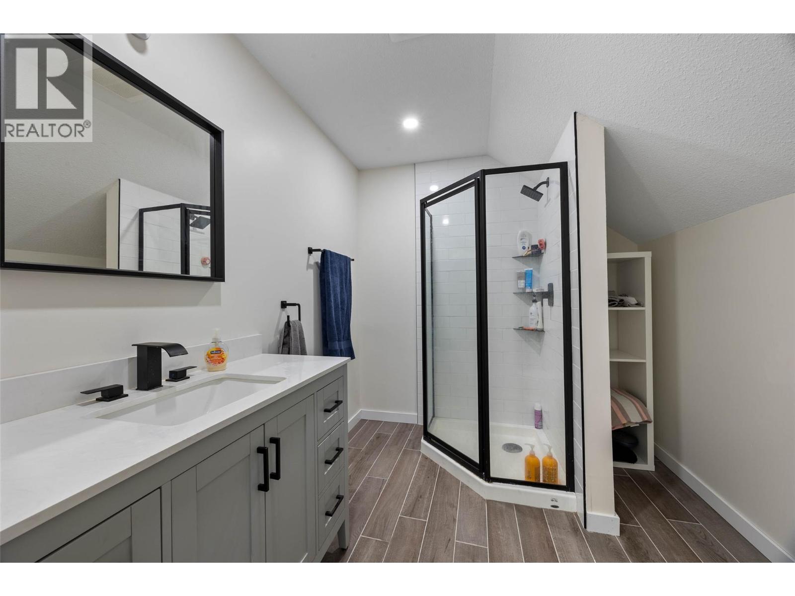 3060 MAQUINNA Road, Kamloops