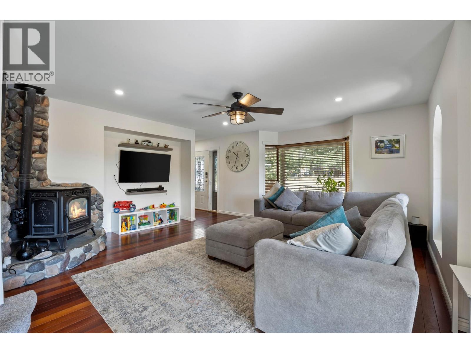 3060 MAQUINNA Road, Kamloops