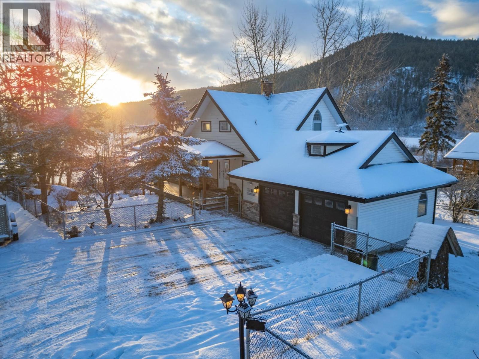 3060 MAQUINNA Road, Kamloops