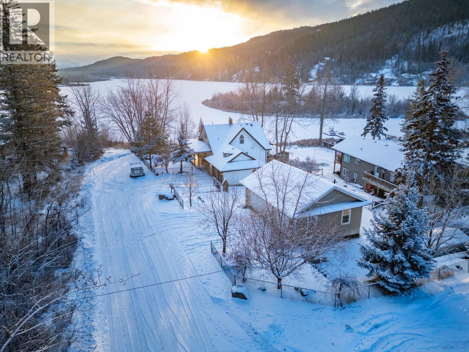 3060 MAQUINNA Road, Kamloops