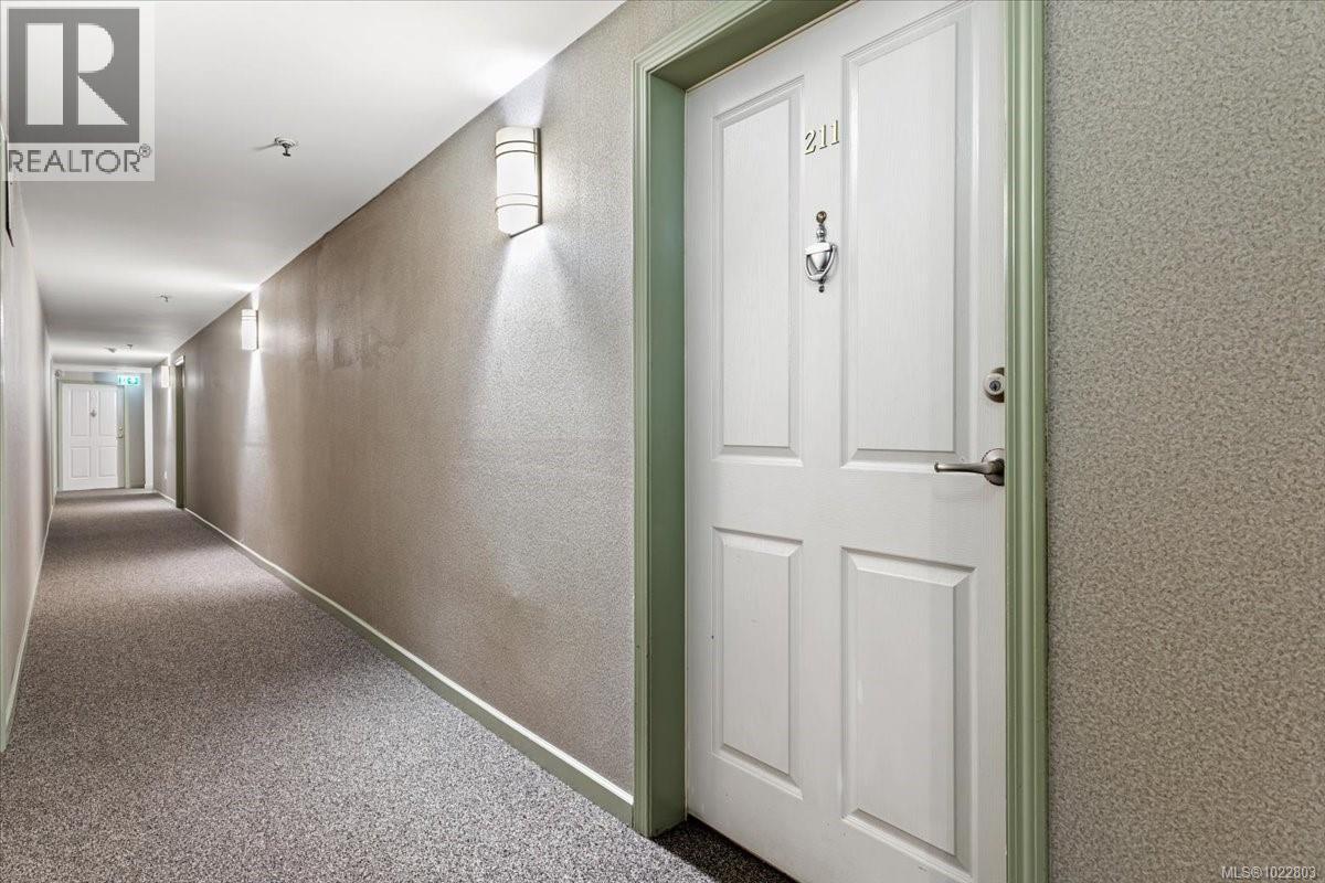 211 770 Poplar St, Nanaimo