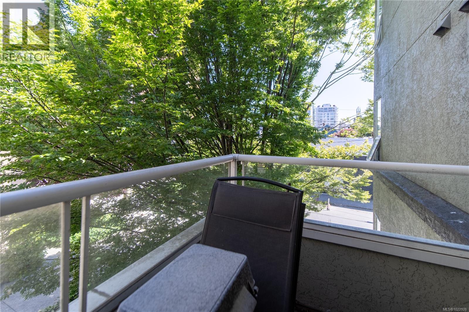 304 832 Fisgard St, Victoria