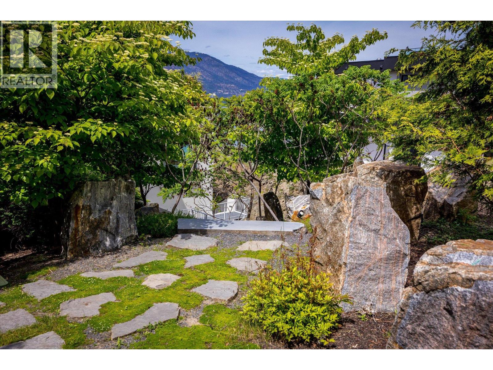 19 180 Sheerwater Court, Kelowna