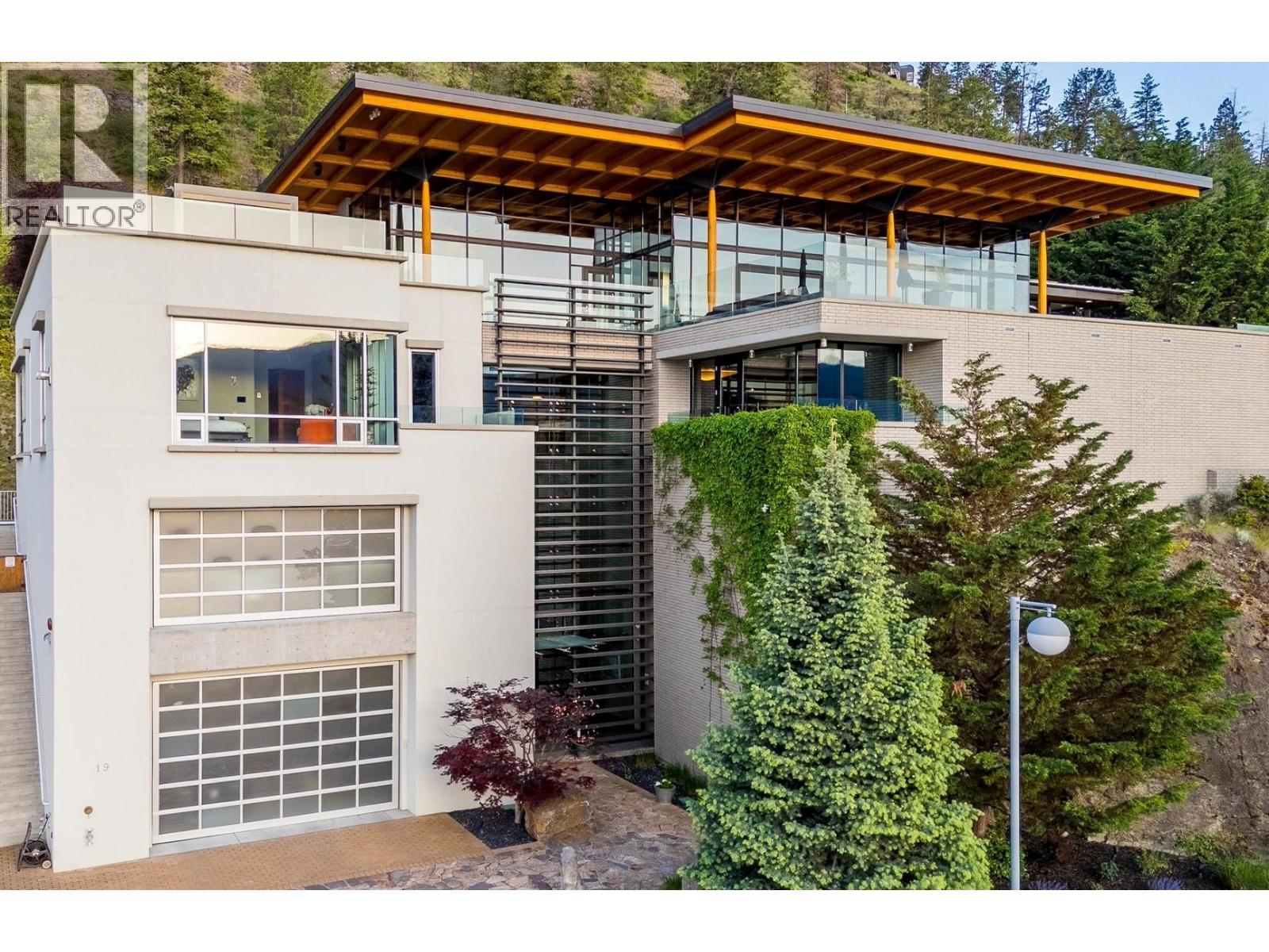 19 180 Sheerwater Court, Kelowna