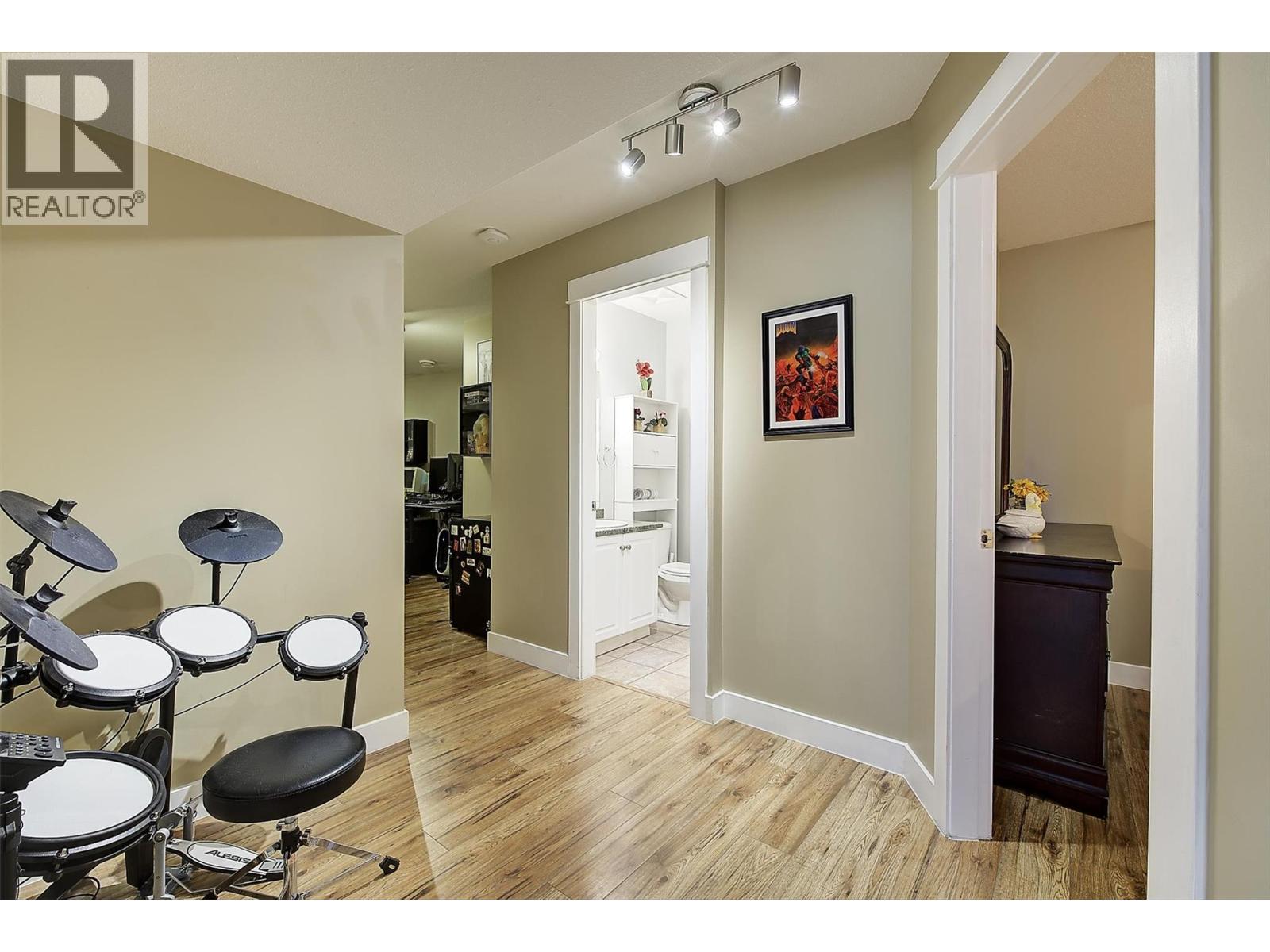  1682 Vineyard Drive, West Kelowna