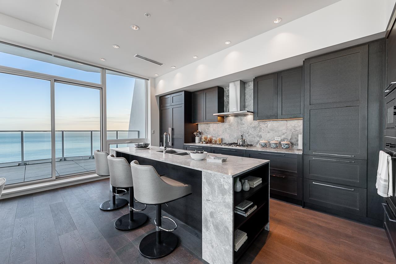 PH 2 1501 FOSTER STREET, White Rock