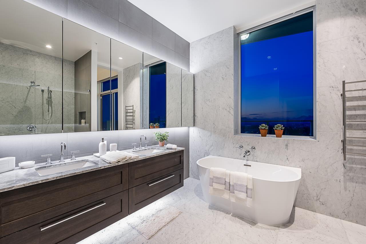 PH 2 1501 FOSTER STREET, White Rock