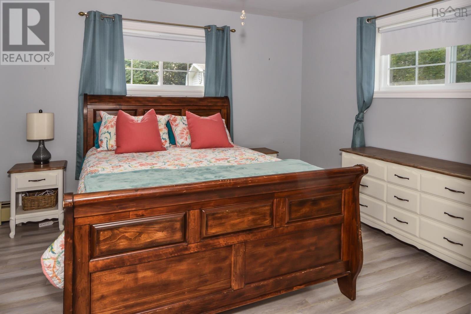 Property 4 of 44 of 61 Bolivar Road