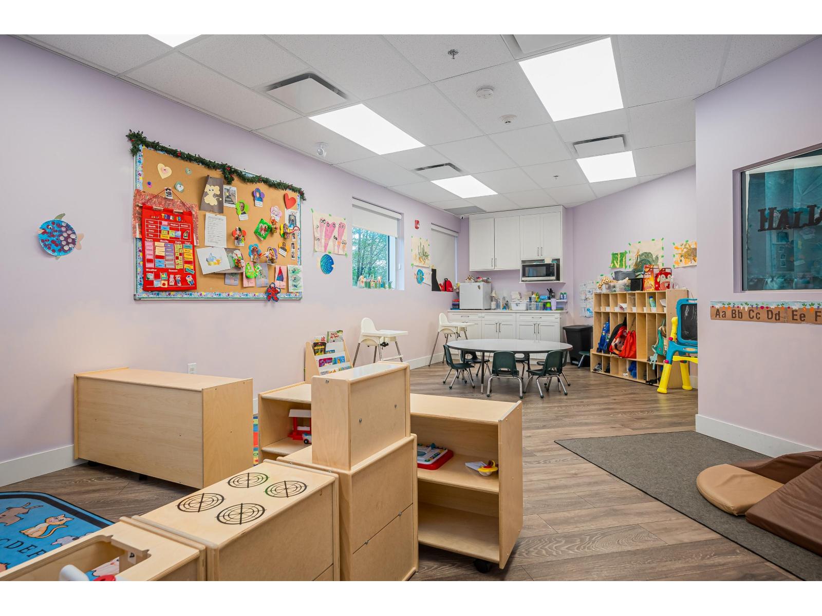 Office in Surrey - Image 16