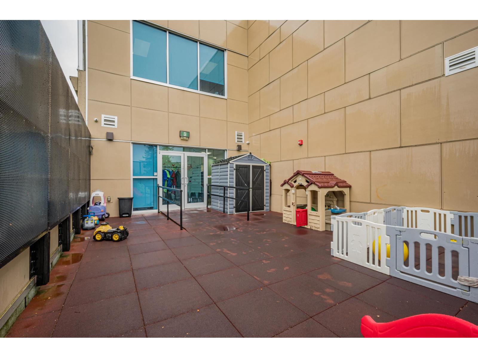 Office in Surrey - Image 27