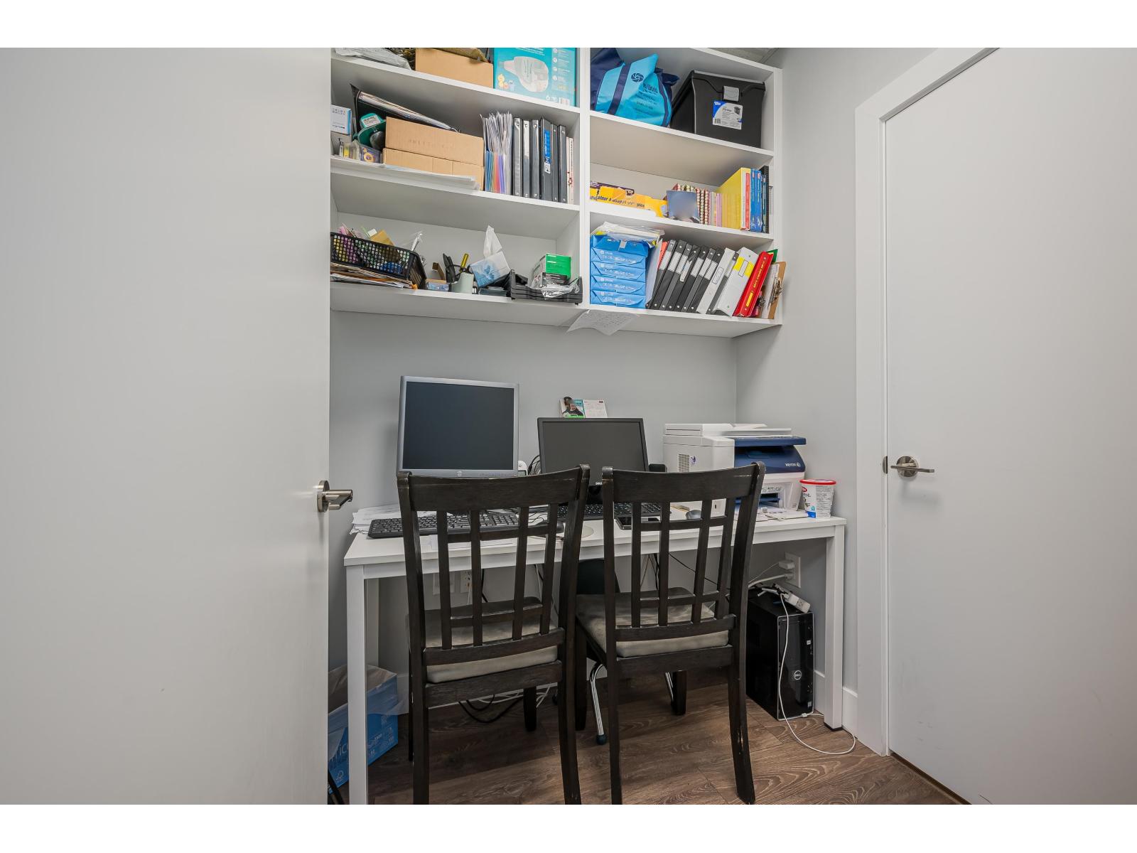 Office in Surrey - Image 23