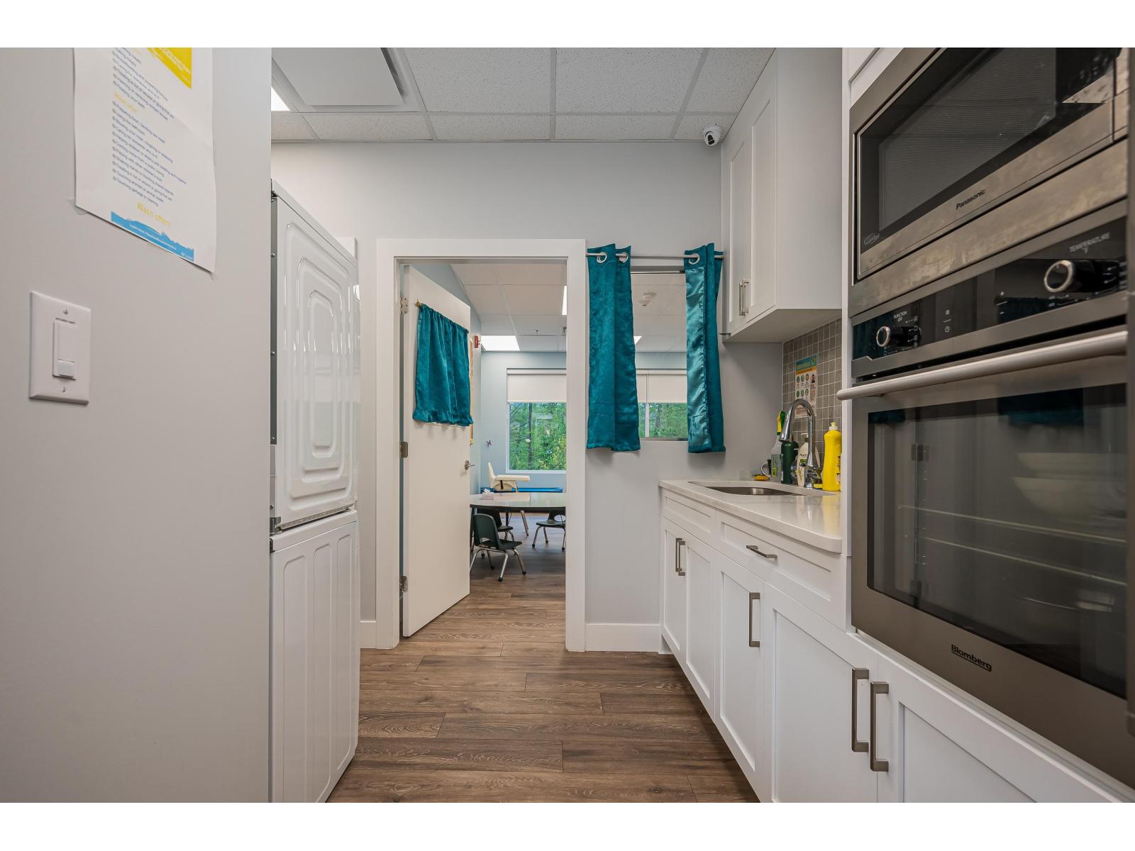 Office in Surrey - Image 13