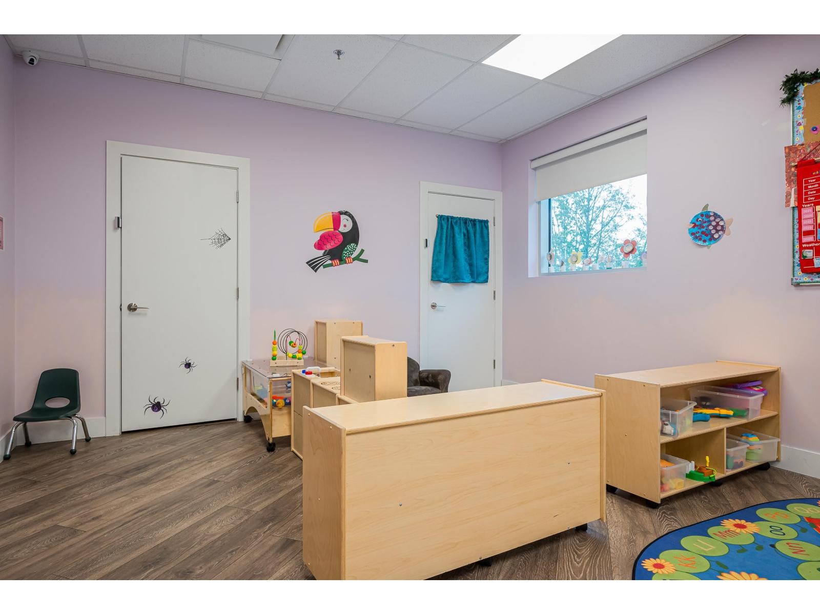Office in Surrey - Image 18
