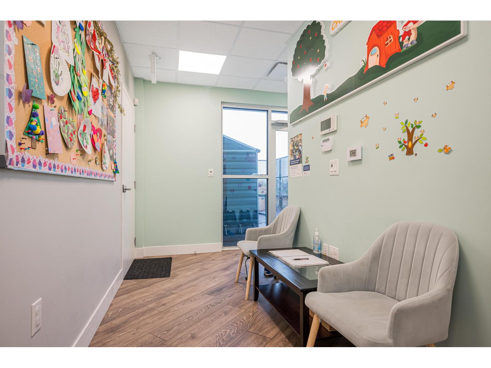 Office in Surrey - Image 22