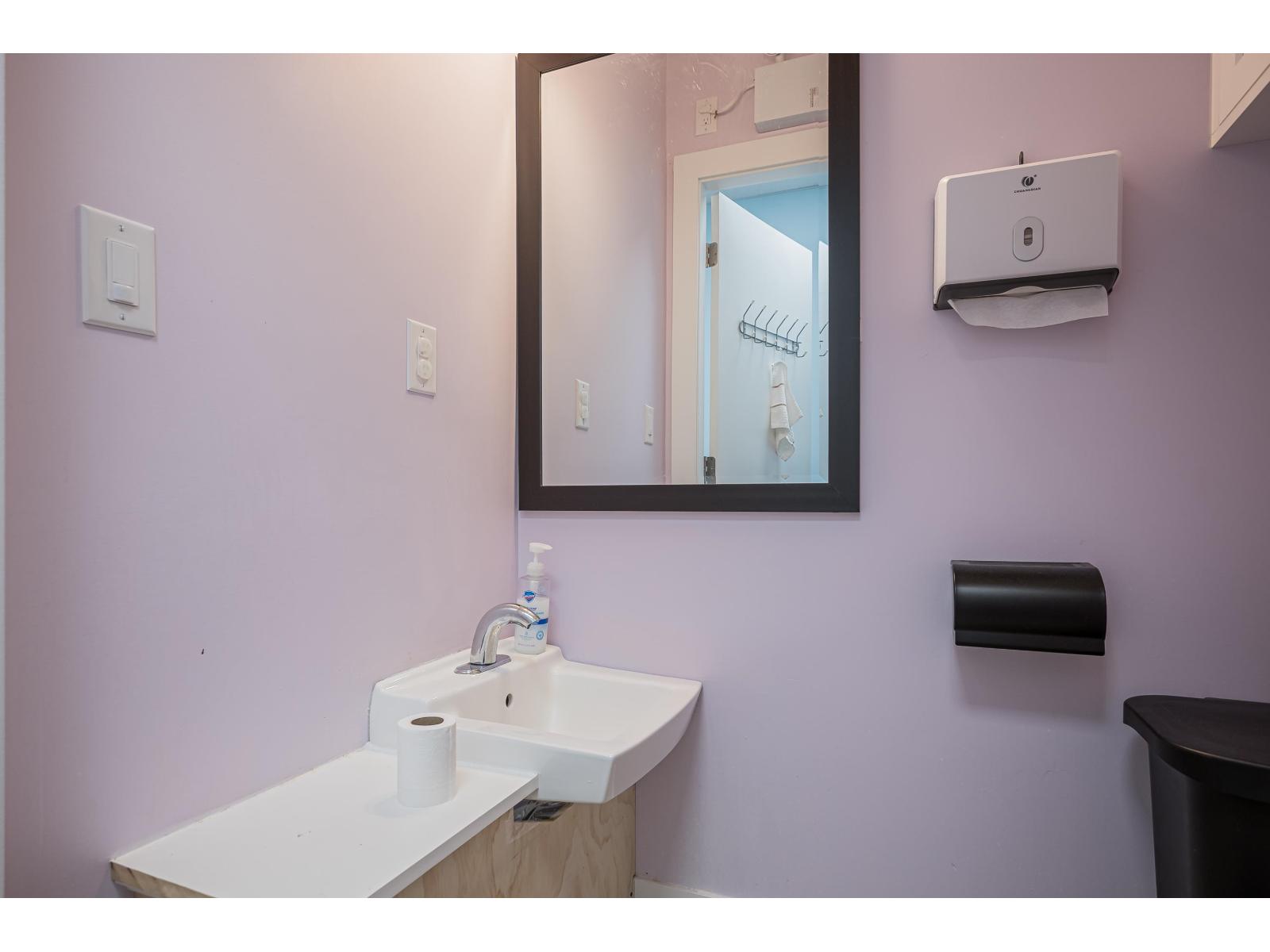 Office in Surrey - Image 12