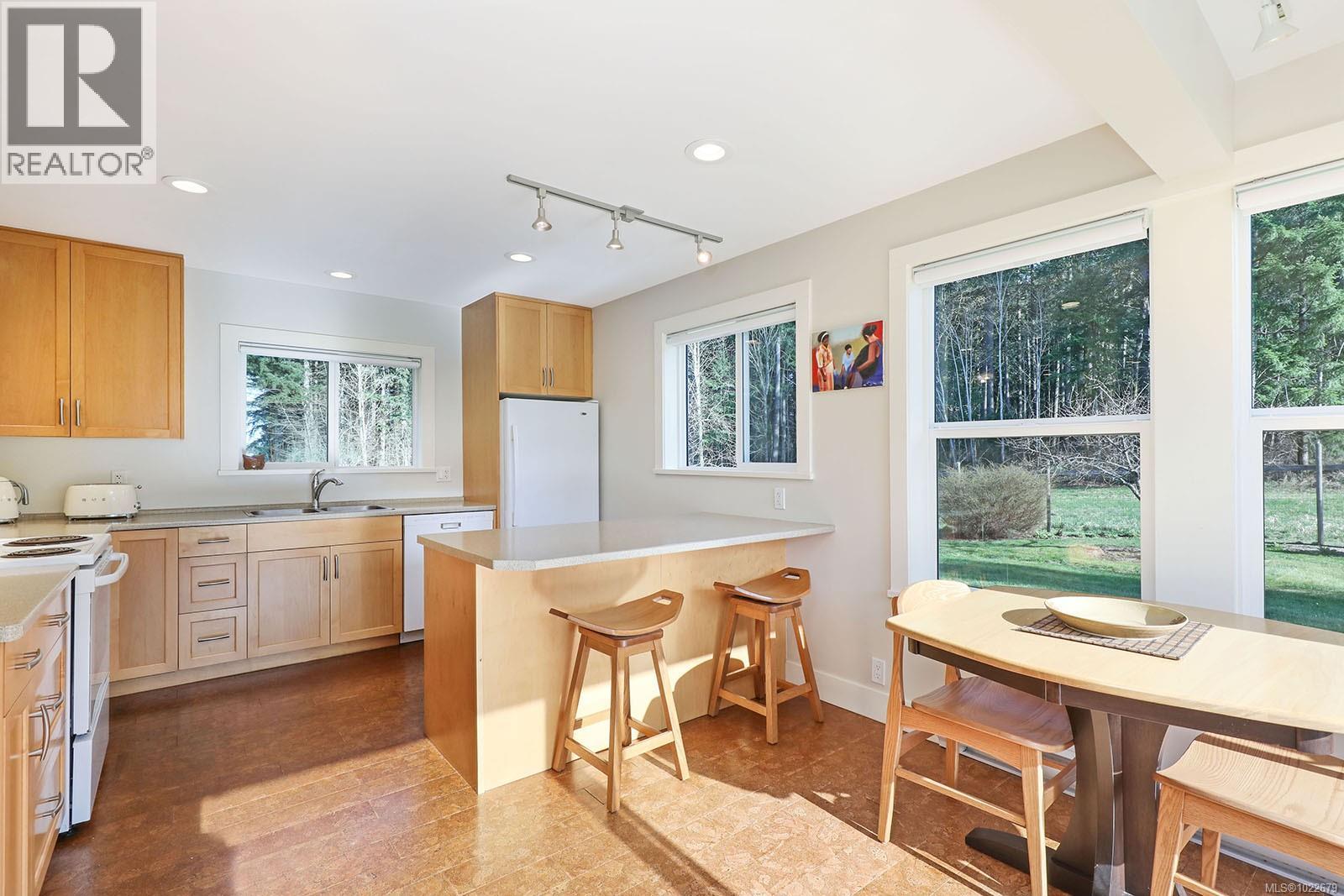 7792 Island Hwy N, Black Creek