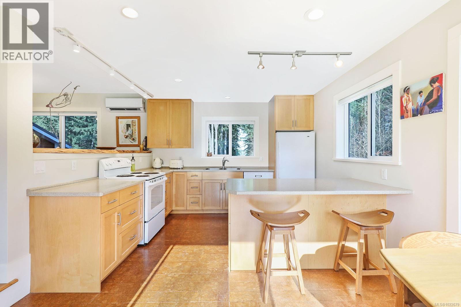 7792 Island Hwy N, Black Creek