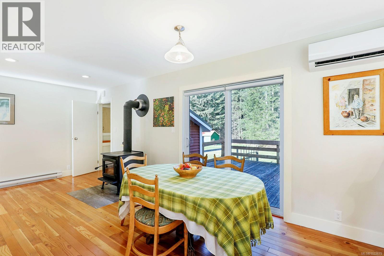 7792 Island Hwy N, Black Creek