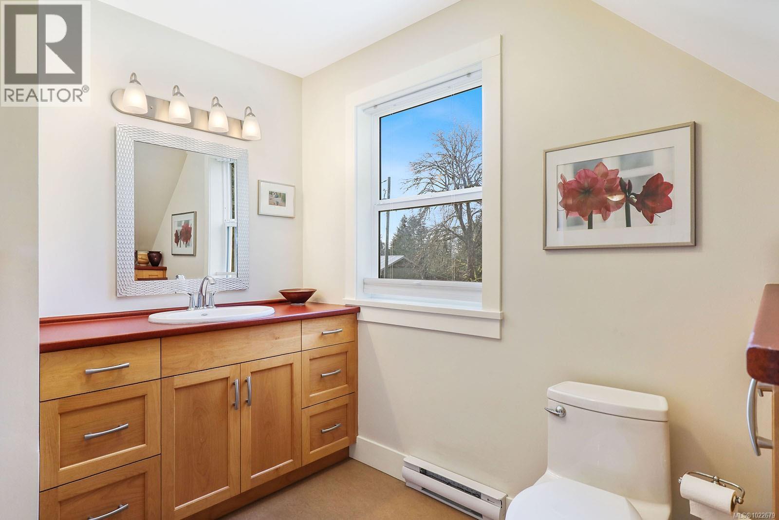 7792 Island Hwy N, Black Creek