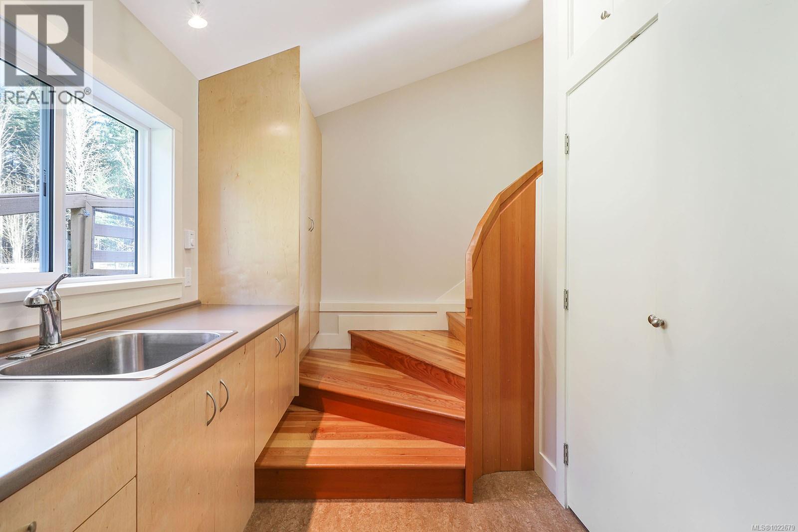 7792 Island Hwy N, Black Creek