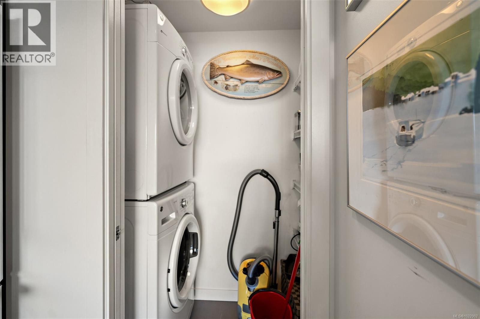 504 608 Broughton St, Victoria