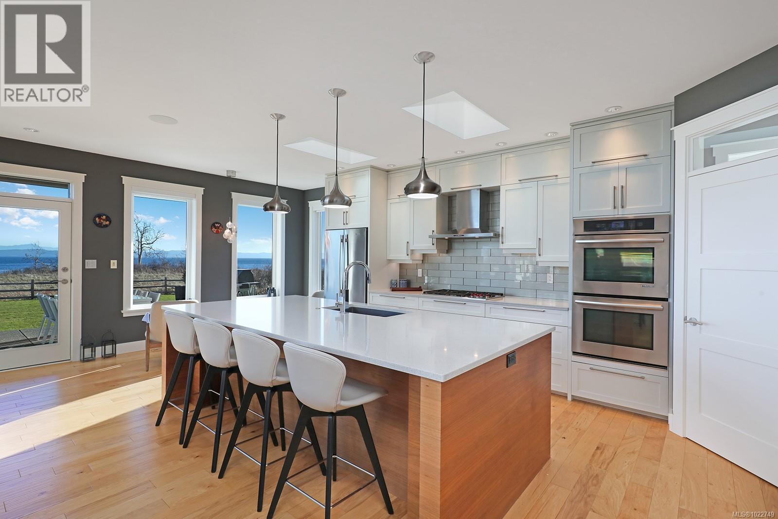 300 Connemara Rd, Comox