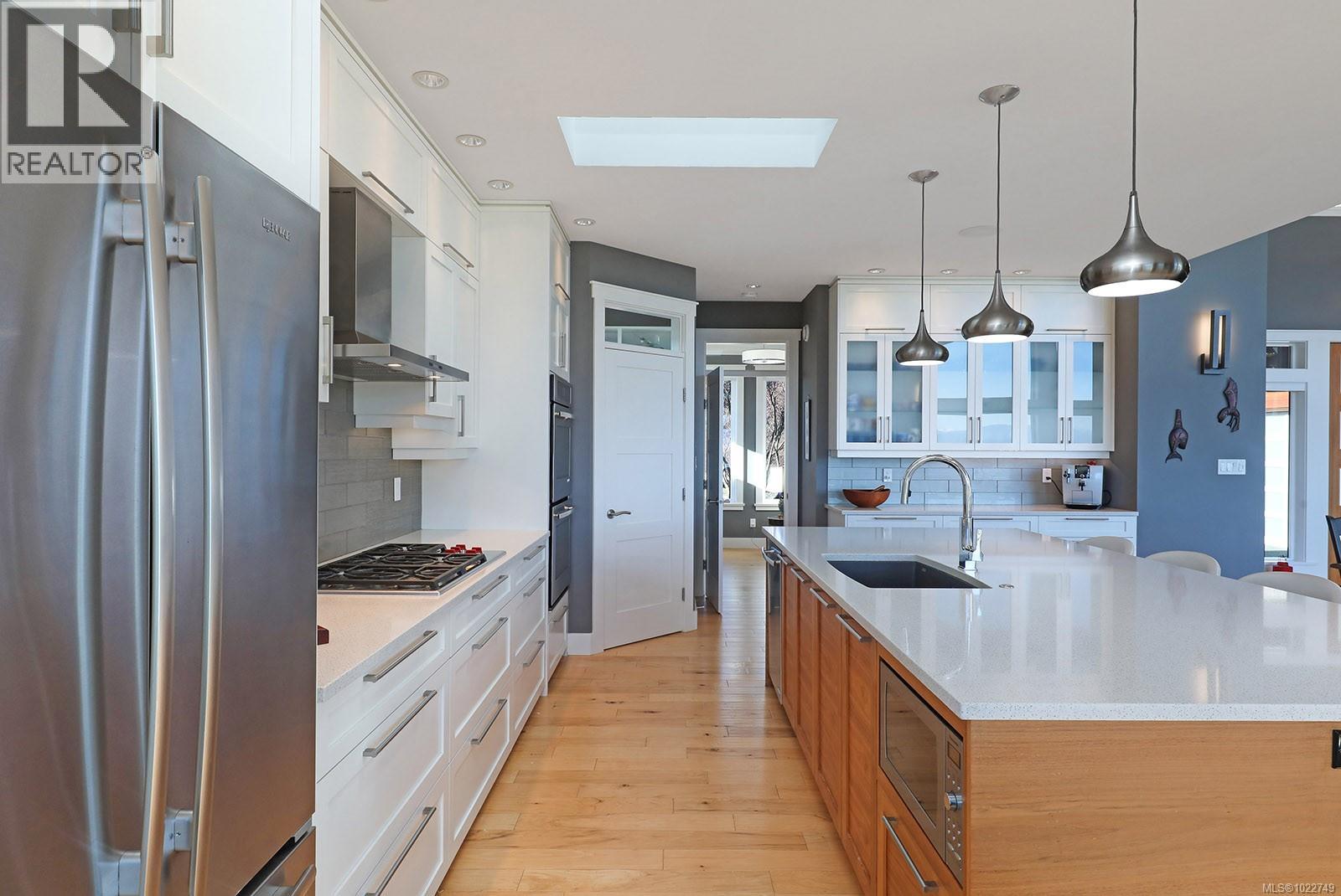 300 Connemara Rd, Comox