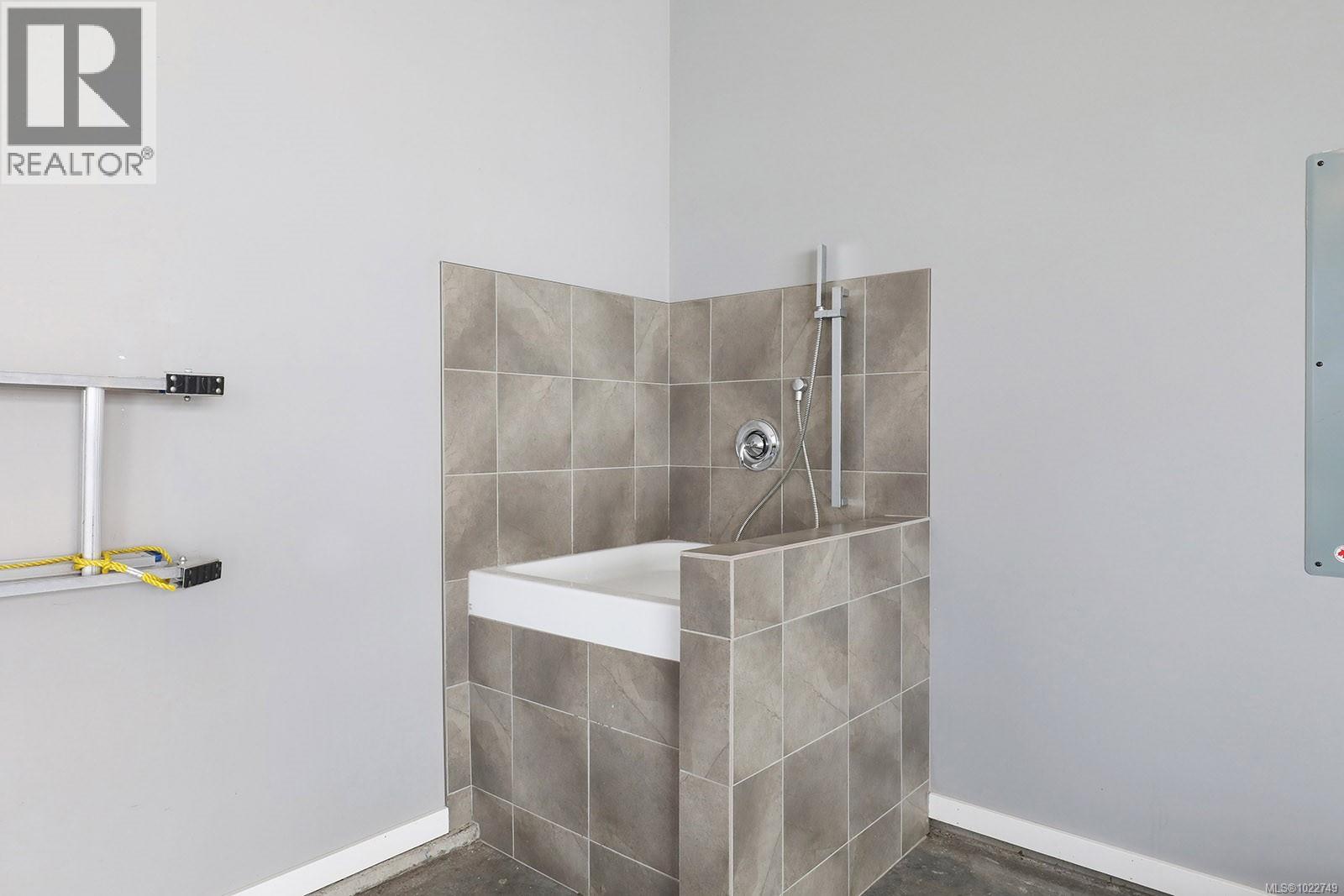 300 Connemara Rd, Comox