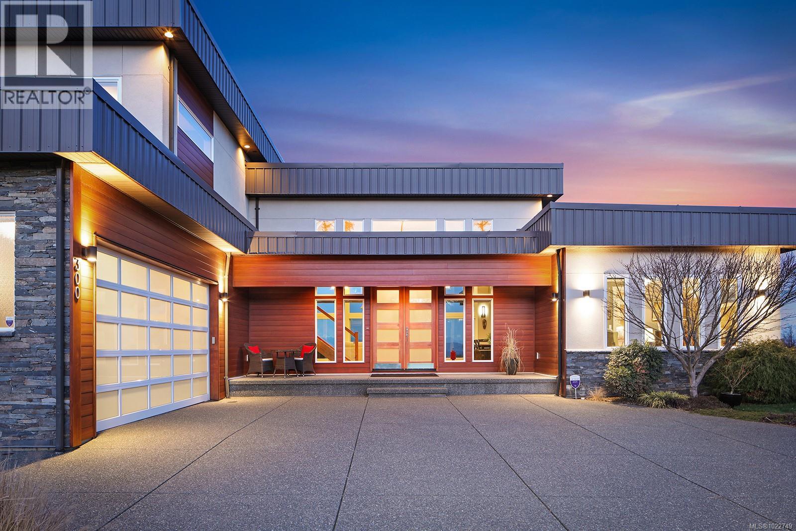 300 Connemara Rd, Comox