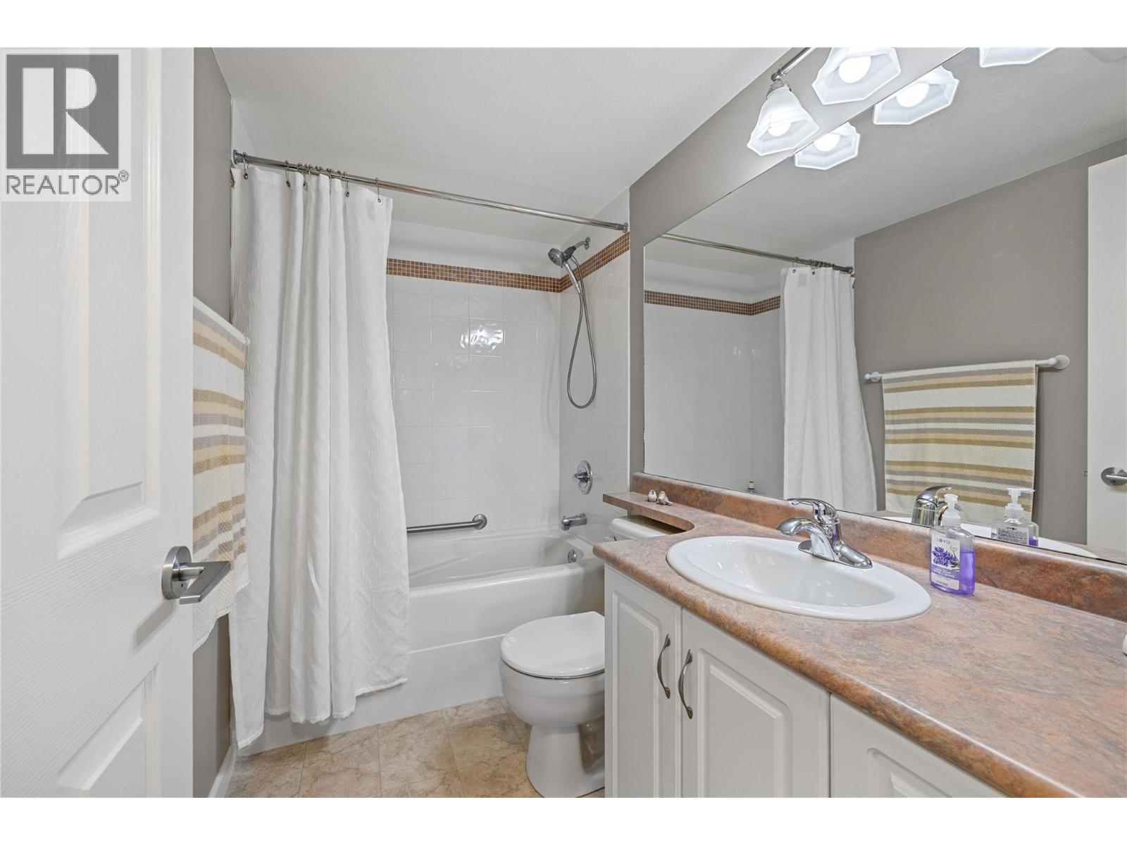 212 980 Glenwood Avenue, Kelowna