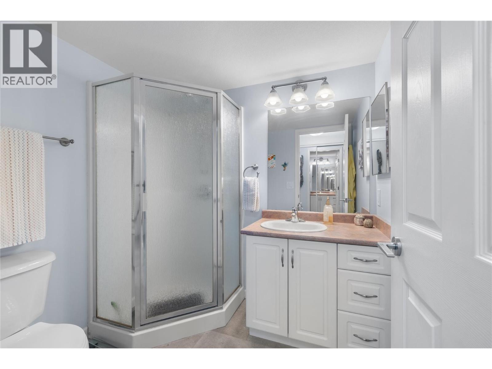 212 980 Glenwood Avenue, Kelowna