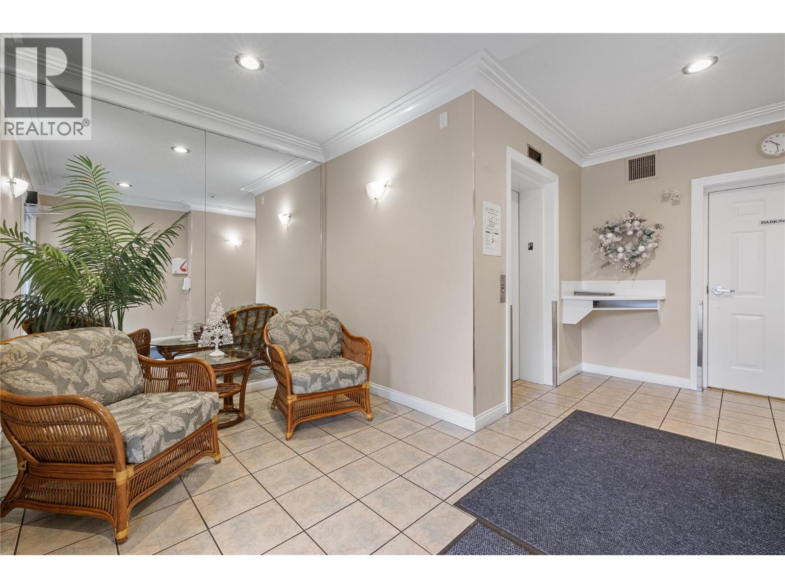 212 980 Glenwood Avenue, Kelowna