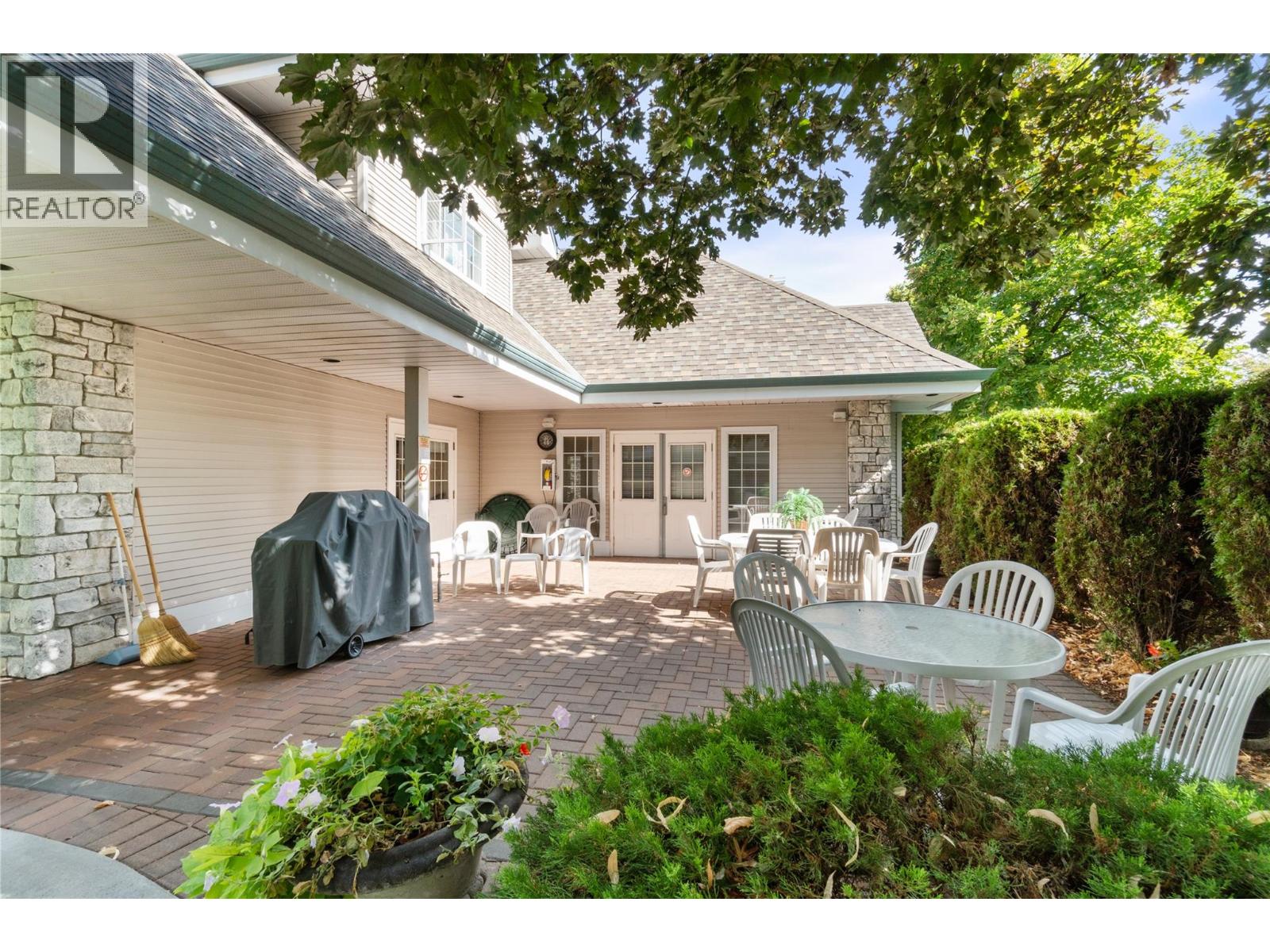 212 980 Glenwood Avenue, Kelowna