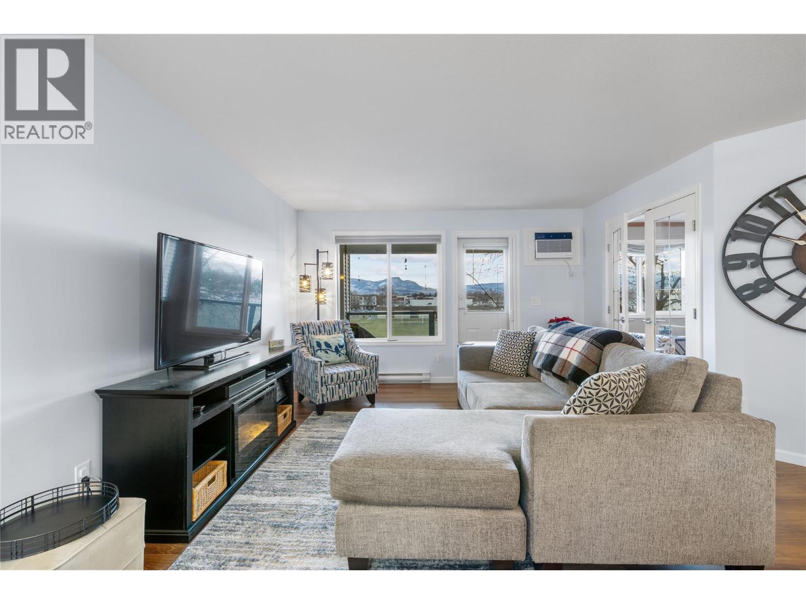 212 980 Glenwood Avenue, Kelowna