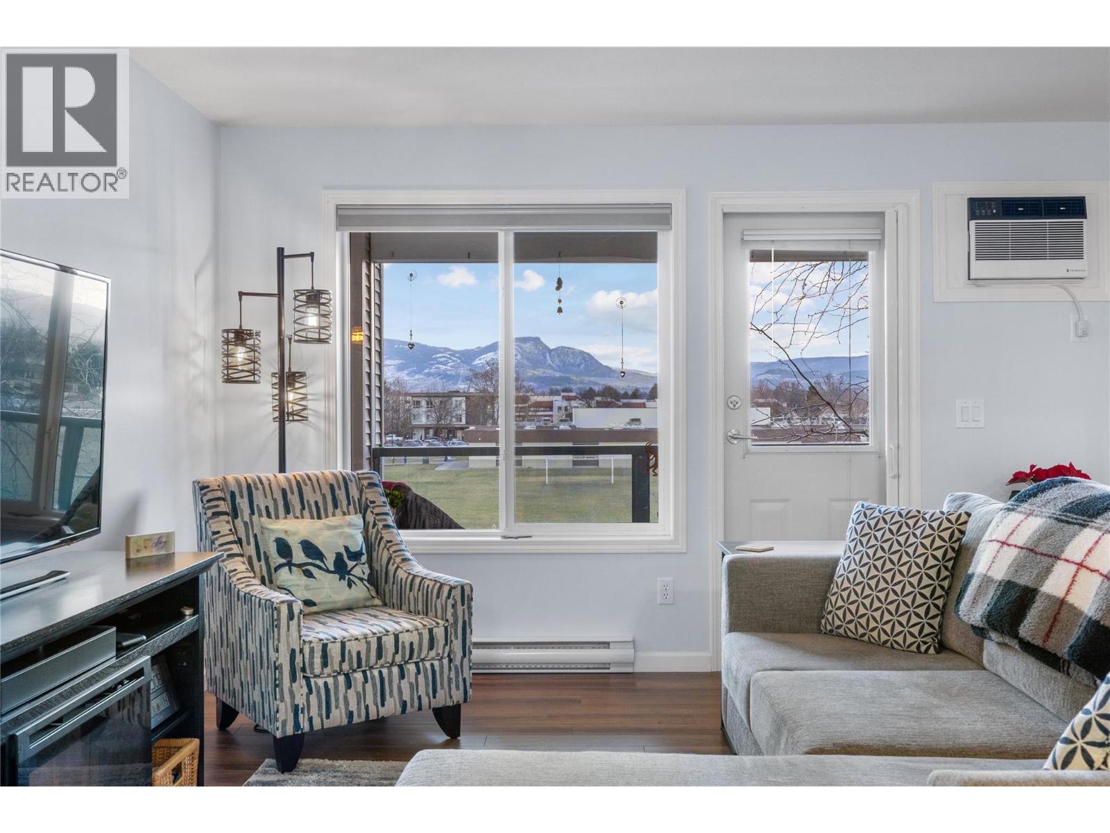 212 980 Glenwood Avenue, Kelowna