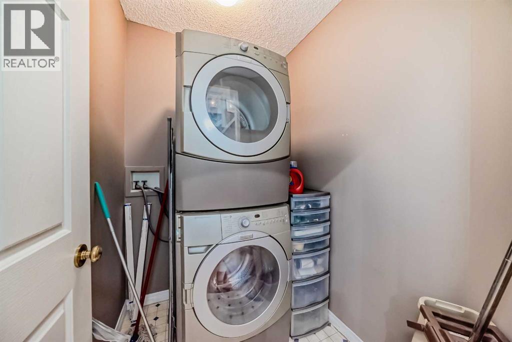 Single Family House Multi-level for Sale in    Avenue SW Downtown Commercial Core Calgary 