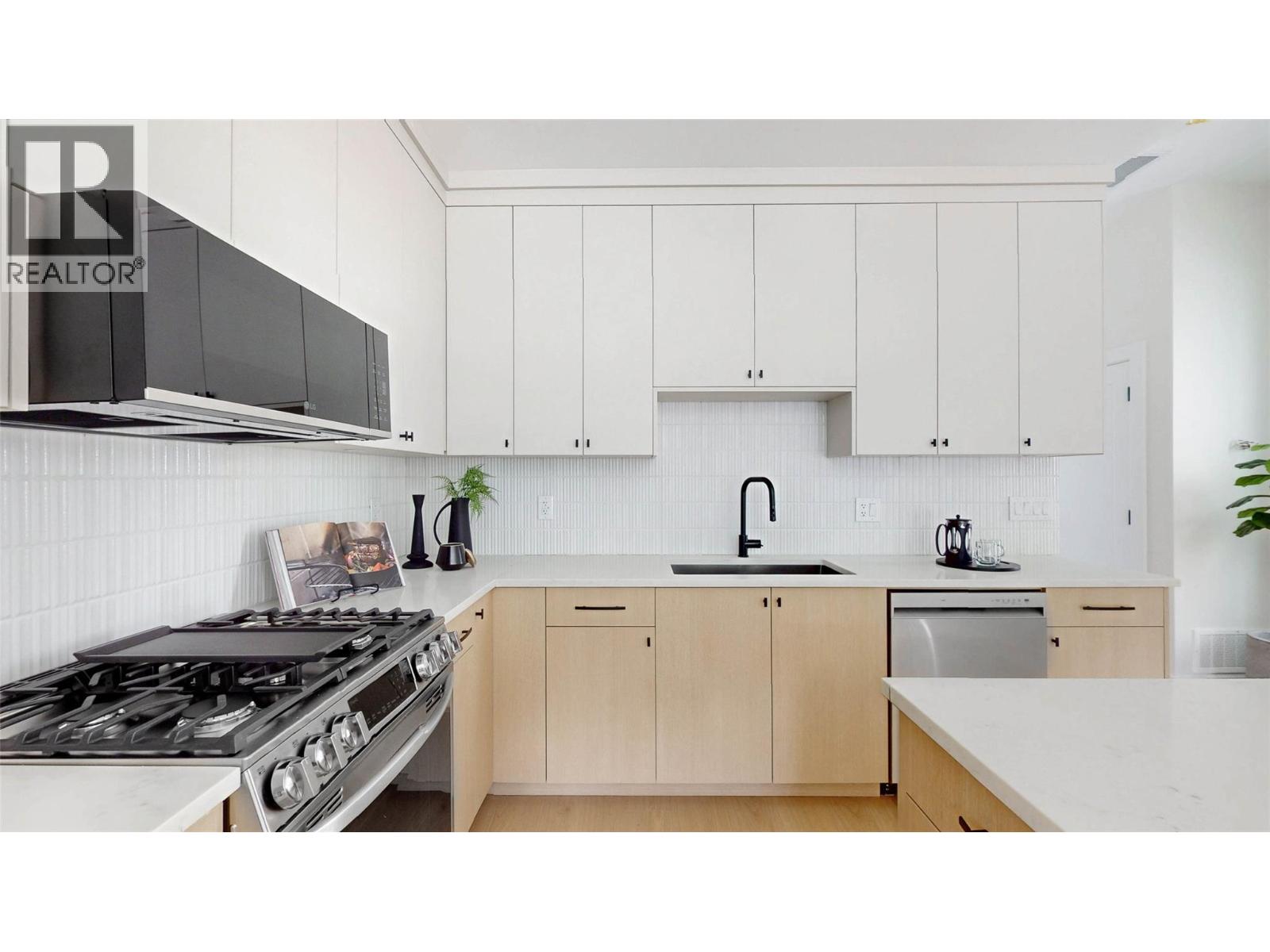 381 Chardonnay Avenue, Oliver