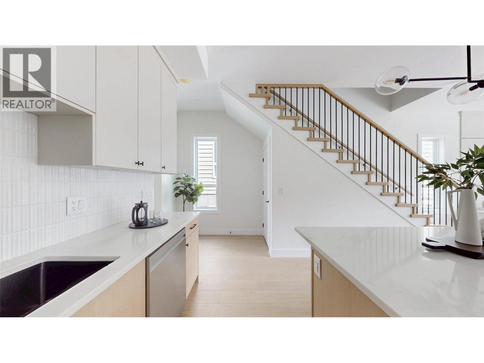 381 Chardonnay Avenue, Oliver