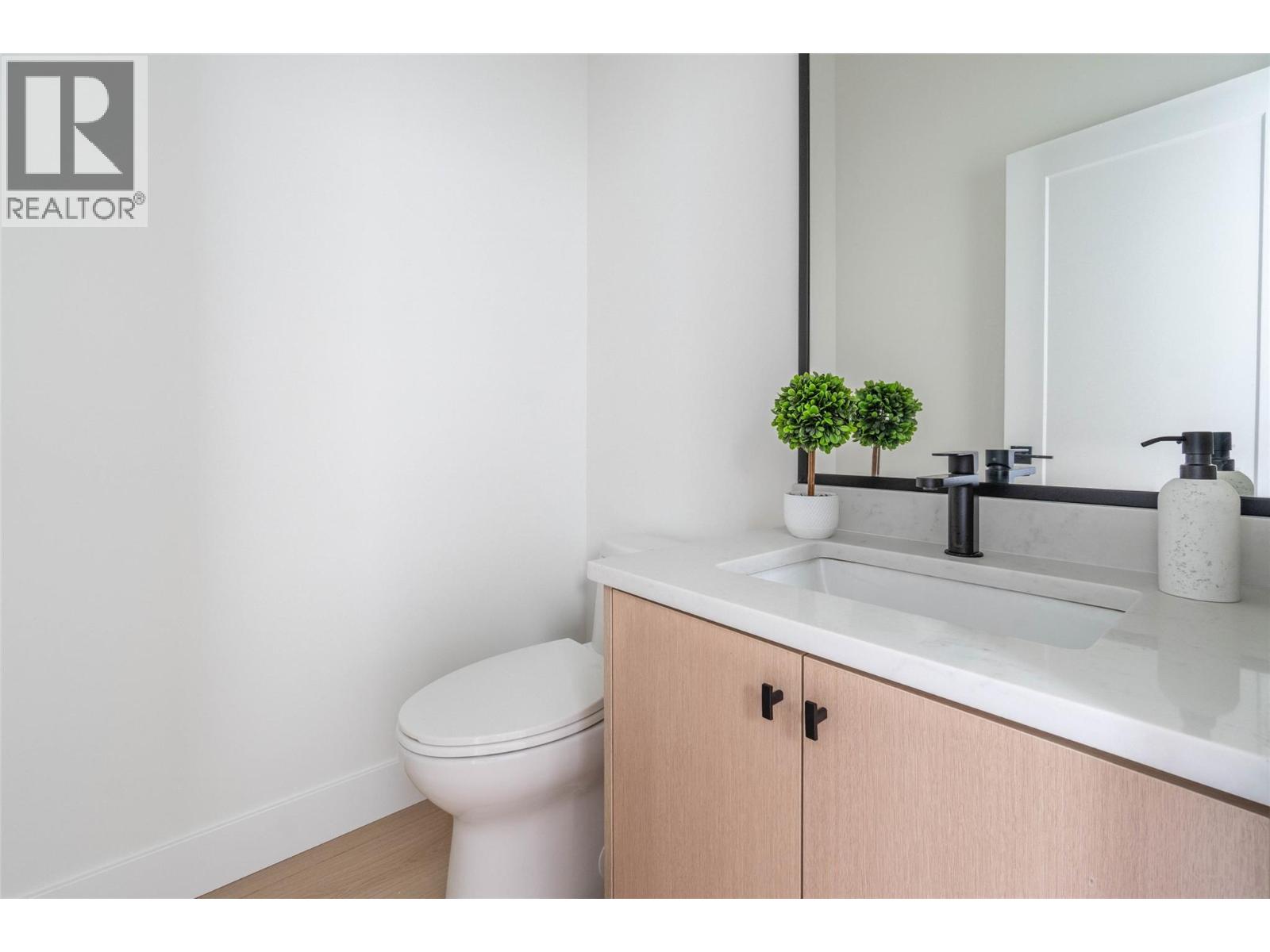 381 Chardonnay Avenue, Oliver