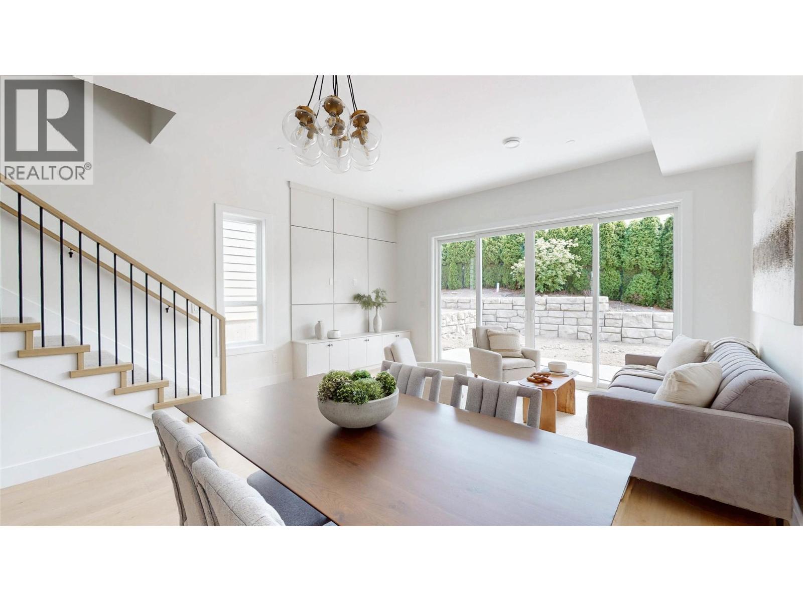 381 Chardonnay Avenue, Oliver