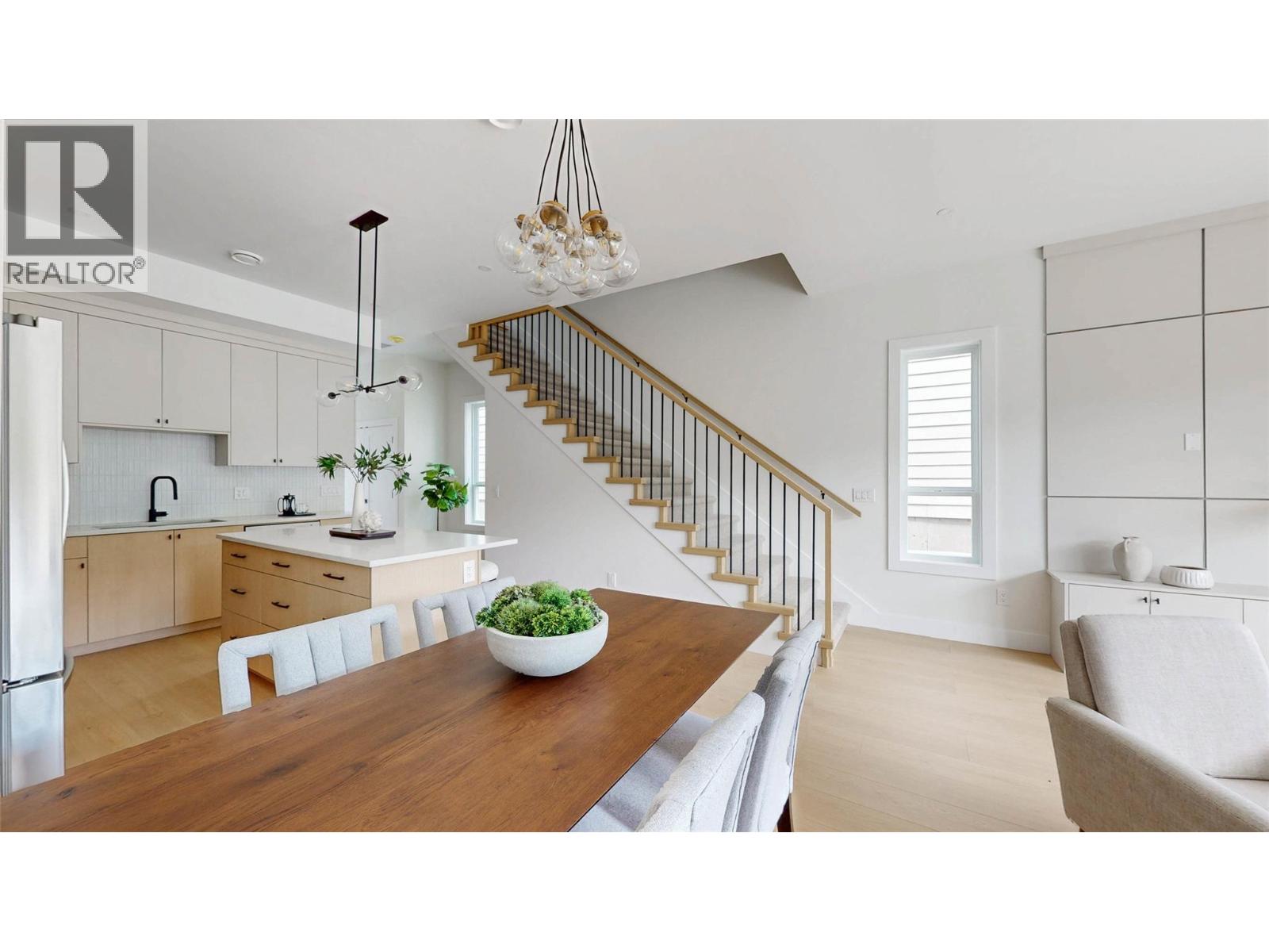 381 Chardonnay Avenue, Oliver