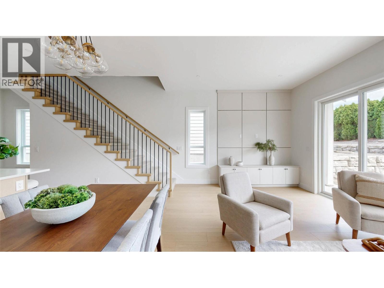 381 Chardonnay Avenue, Oliver