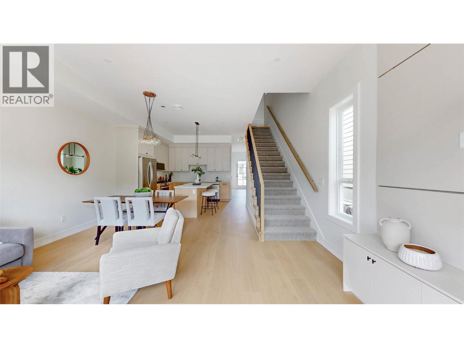 381 Chardonnay Avenue, Oliver