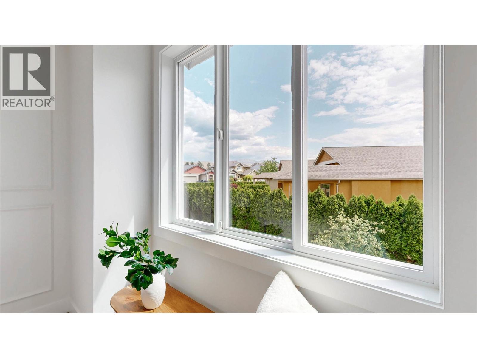 381 Chardonnay Avenue, Oliver