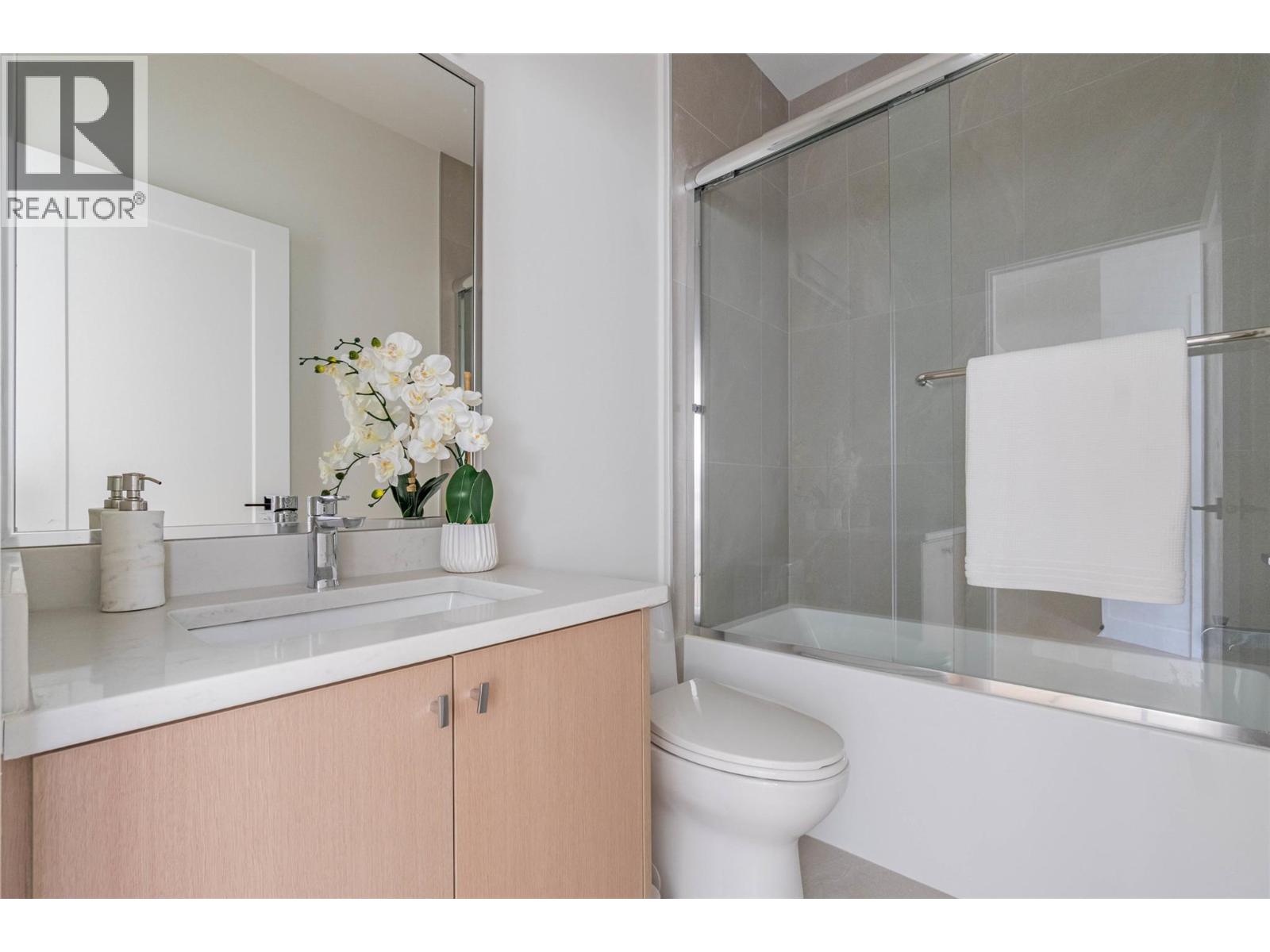 381 Chardonnay Avenue, Oliver